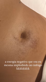 Letticia Munniz mostra como ficou seu umbigo após proteção contra mau-olhado e brinca com a situação