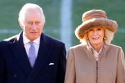 Rei Charles e Camilla Parker em evento no País de Gales