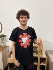 Além da página, Eduardo também participa da banda Retalho e Canacut