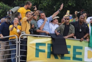 “Sai, Alexandre de Moraes, deixe de ser canalha, deixe de oprimir o povo brasileiro”, disse o presidente diante de uma multidão