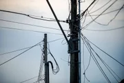 O desligamento faz parte do procedimento de segurança para serviços como poda de árvores e troca de postes