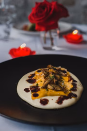 Ravioli a mezzaluna di manzo (R$ 72)