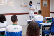 Pessoas de baixa renda e dependentes de trabalhadores da indústria têm prioridade