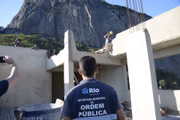 Mansão do tráfico tem três andares e uma cobertura