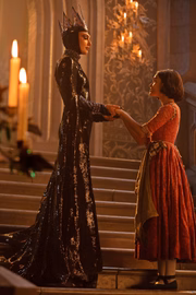 Rainha Má (Gal Gadot) e Branca de Neve (Rachel Zegler)