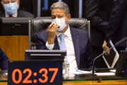 Presidente da Câmara, Arthur Lira (PP-AL), presidindo sessão da Casa