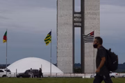 Mudanças ministeriais às vésperas das eleições costumam ocorrer em todos os governos. A lei determina que autoridades do Executivo deixem os respectivos cargos até seis meses antes do pleito, ou seja, até 31 de março de 2022