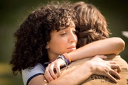 Tina (Agnes Brichta) faz as pazes com Neném (Vladimir Brichta) em Quanto Mais Vida, Melhor!