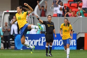 O Mané Garrincha abriu espaço para as mulheres mais de uma vez: em 2013 e 2014, foi disputado o Torneio Internacional Feminino, com direito a show de Marta <i>(na foto, à esquerda)</i> e companhia