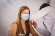 SP começa vacinação em adolescentes