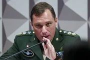 Mauro Cid durante depoimento em CPI no Congresso