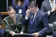 Mauro Cid e Bolsonaro durante a posse presidencial em 2019