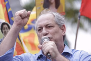 Apesar de encontro com Lula, Ciro investe em frente sem o PT