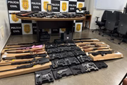 Armas encontradas na casa do empresário Tiago Henrique Nunes de Lima