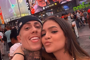 10 meses de namoro: MC Daniel se declara a Mel Maia na Times Square