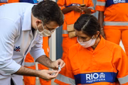 Garis do município do Rio começam a ser vacinados contra Covid-19