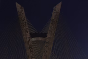 Ponte Estaiada é pichada depois de ter cabos e luminárias furtadas