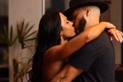 Separados há meses? Belo e Gracyanne trocam beijos na academia