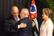 Lula e Dilma cumprimentam o presidente do Tribunal Superior Eleitoral, Alexandre de Moraes, em sua posse, em 16/8/2022
