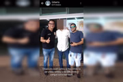 Irmão de agressor postou foto ao lado de delegado, que negou conhecê-los