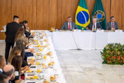 Entre outros assuntos, falou de ensino médio e meta da inflação
