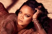 Durante o ensino médio, Rihanna teve treinamento militar e foi cadete em um programa sub-militar. No entanto, a jovem abandonou a escola para seguir carreira musical