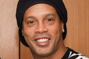 Exclusivo: Ronaldinho Gaúcho é cobrado em mais de R$ 70 mil na Justiça
