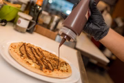 Para quem gosta de pizza doce, a pedida é a de banana com canela, que pode ganhar uma camada de chocolate na cobertura