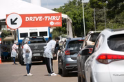 Vacinação contra Covid no Estacionamento 12 do Parque da Cidade