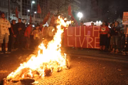 SP - EDUCA«√O/PROTESTOS/CAMPINAS - GERAL - Manifestantes participam do "3∫ Ato em Defesa da EducaÁ„o", tambÈm chamado nas redes sociais de "Tsunami da EducaÁ„o", e contra a reforma da PrevidÍncia, no Largo do Ros·rio, no centro de Campinas (SP), nesta terÁa-feira, 13. Por todo o PaÌs, manifestantes se mobilizam nas ruas contra os contingenciamentos na EducaÁ„o e contra o programa Future- se, anunciado pelo MinistÈrio da EducaÁ„o em julho, cujo objetivo central È atrair investimentos privados para as universidades e regulamentar a participaÁ„o das organizaÁıes sociais na gest„o das instituiÁıes. 13/08/2019 - Foto: LUCIANO CLAUDINO/C”DIGO19/ESTAD√O CONTE⁄DO