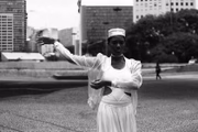 Os primeiros shows aconteceram em bares e festivais de Salvador