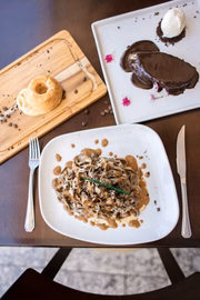 Dolce Far Niente - R$ 65 (Águas Claras e 215 Sul)Entrada: minipão especial da casa com calabresa, provolone e oréganoPrato Principal: fetuccine de café ao molho Alfredo e picadinho de filéSobremesa: rabanada coberta com calda de café e sorvete de baunilha