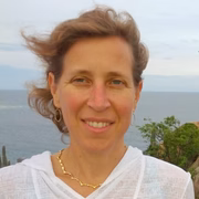 Susan Wojcicki, ex-CEO do YouTube, é clicada em momento de descontração