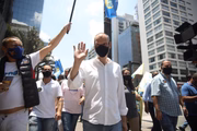 O candidato à prefeitura de São Paulo (SP), Bruno Covas (PSDB), realiza campanha na Avenida Paulista 