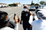 Policial Civil esteve no local no primeiro dia de vacinação da categoria (29/3) para receber a primeira dose da vacina