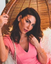 Ele é casado com Mel Fronckowiak