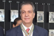 <b>Fernando Neves (Representante dos juristas):</b> “O TSE tinha que ter instalações condizentes com a dignidade das suas funções. Todos os outros tribunais estão situados juntos. Por que fazer ali um barraquinho pequeno? Ia chamar muito mais atenção.”