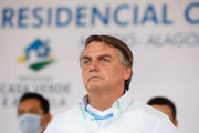 Alvo de ao menos cinco inquéritos que apuram vazamento de informações sigilosas da Polícia Federal, eventual interferência na PF, suposta prevaricação sobre irregularidades na negociação da vacina Covaxin e ataques às urnas eletrônicas Bolsonaro tentará reeleição pelo Partido Liberal 