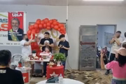 A festa tinha poucos convidados — cerca de 40 pessoas