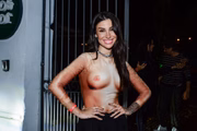 A influencer falou, ainda, sobre a reação das pessoas. "Amo muito esse surto que os mamilos causam nas pessoas. Que ódio que o meu colar não era uma Go Pro para filmar a reação da galera"