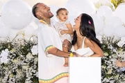 Neymar, Mavie e Bruna Biancardi são clicados durante chá revelação da segunda filha do casal