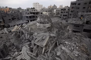 Uma vista dos destroços da Mesquita Ahmad Yasin após ataques aéreos israelenses na Faixa de Gaza, em 9 de outubro de 2023
