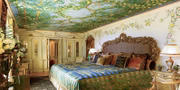 Dormir no quarto de Donatella Versace custa US$ 1.199 por noite