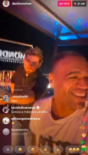 Ele se diverte durante a invasão