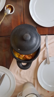 Moqueca de camarão com pescada-amarela: carro-chefe do menu