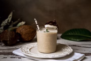 Os cancerianos são carinhosos, ligados à família e dão mais valor à doçura que à bebedeira. O coquetel de chocolate vai bem: leite condensado, cachaça, leite de coco, essência de rum, creme de leite, chocolate em pó solúvel e açúcar