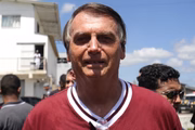 Bolsonaro chegou a culpar as organizações não governamentais (ONGs) pela situação na floresta. Segundo o presidente, o objetivo era enviar as imagens para o exterior e prejudicar o governo