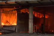 Incêndio atinge centro de compras no Brás