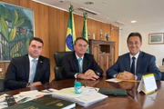 Presidente Jair Bolsonaro (sem partido) recebeu no início de junho o presidente do Patriota, Adilson Barroso, no Palácio do Planalto, ocasião em que foi feito o convite oficial de filiação