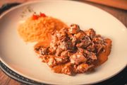 No Blend Boucherie, o picadinho de filé ao molho funghi ou gorgonzola (R$ 61,90) é acompanhado de rodízio das 15 guarnições da casa
